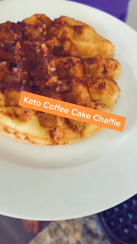 Keto Coffee Cake Chaffle, Cake Batter Chaffle Keto, Keto Coffee Cake, Quick Keto Dessert, Chaffle Recipes, Keto Chaffle, Waffle Iron Recipes, Iron Recipes, Keto Coffee