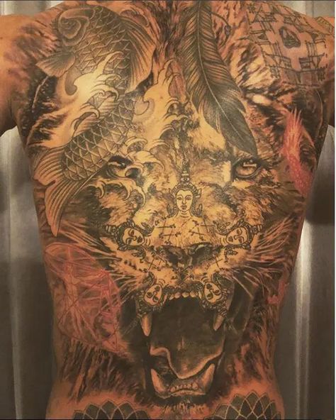 Zlatan Ibrahimovic gets amazing new tattoo as Manchester United star describes it as 'finest art' Ibrahimovic Tattoo, Tattoo Mistakes, Tattoo Son, Nerd Tattoo, Girl Back Tattoos, Ancient Tattoo, Geniale Tattoos, Zlatan Ibrahimovic, Tattoo Shows