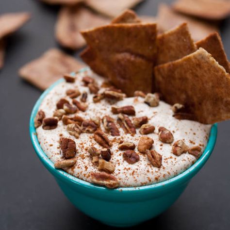 Cinnamon Pita Chips with Maple Cream Cheese Dip For Cinnamon Pita Chips, Dip With Cinnamon Pita Chips, Cinnamon Pita Chips, Cinnamon Chip Recipes, Vegetarian Smoothies, Maple Cream Cheese, Slow Cooker Sweet Potatoes, Food Ice Cream, Cream Cheese Spread