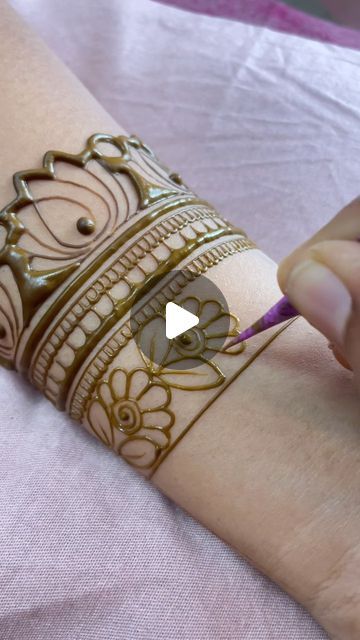 Mehandi Designs For Brides, 2024 Mehndi Designs, Bridal Mehendi Designs Wedding 2024, Bridal Mehendi Designs Wedding Brides, Trendy Mehandi Designs, Bridal Mehndi Designs Front Hand, Mehandi Designs Front Hands, Bride Mehandi Design, New Mehndi Designs Front Hand