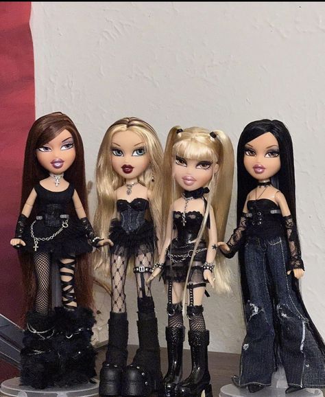 Bratz Aesthetic Outfit, Camp Flog Gnaw, Bratz Doll Outfits, Brat Doll, Clothing Sketches, Witch Aesthetic, October 19, Bratz Doll, Pretty Dolls