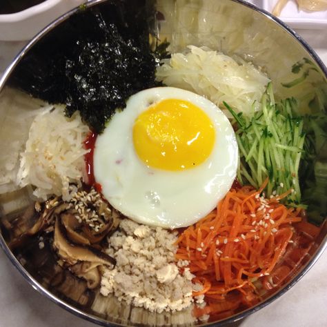 Korean Bim Bim Bap with minced Chicken Bim Bim Bap, Minced Chicken, Snack Bar, Asian Food, Delicious Food, Cake Desserts, Asian Recipes, Healthy Food, Comfort Food