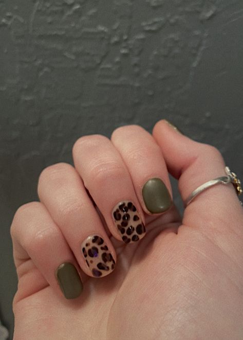 Nails Army Green, Fall Toe Nails, Cheetah Nail Designs, Fall Toes, Animal Print Nails Art, Cheetah Nails, Matte Top Coat, Green Animals, Print Nails