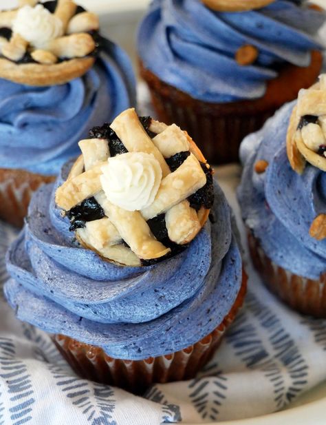 Blueberry Pie Cupcakes, Blue Cupcake Flavors, Pie Flavored Cupcakes, Birthday Pie Decoration, Pie Themed Cupcakes, Different Cupcake Recipes, Blueberry Cupcake Recipes, Unique Cupcake Ideas, Fun Cupcake Flavors