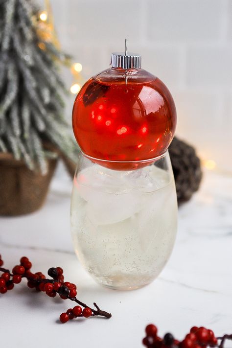 Ornament Cocktails, Ornament Cocktail Recipe, Christmas Ornament Drink, Ornament Cocktail Ideas, Christmas Ornament Drinks, Christmas Ornament Cocktails, Eggnog Martini, Winter Sangria, Winter Cocktails Recipes