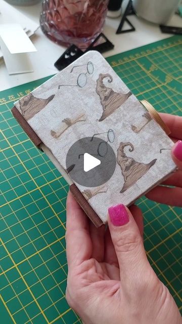 How To Make Journal Diary, Diy Mini Books, Journal Book Making, Diy Booklet, Diy Sketchbook, Mini Books Diy, Book Sculptures, Diary Art, Mini Journals