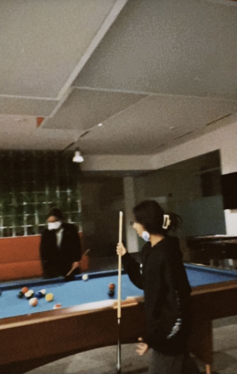 Main Billiard Pap, Main Billiard, Pic Prank, Billiards Aesthetic, 8 Pool, Playlist Covers Photos, Fotografi Vintage, Cool Instagram Pictures, Billiard Table