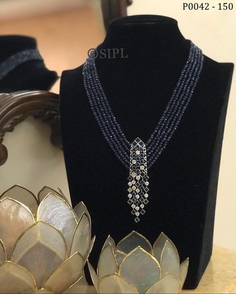 Moti Na Set, Diamond Pendant Jewelry, Mala Jewelry, Diamond Jewelry Earrings, Gold Jewelry Outfits, Diamond Bracelet Design, Beaded Necklace Designs, Black Beaded Bracelets, Bridal Jewelry Collection