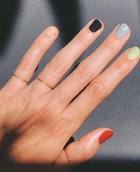 There are two ways to do a rainbow manicure: either each nail gets pained a wildly different color, or all five get different shades in one color family. #nailcolors #NailColorTrends Rainbow Manicure, Nagel Stamping, Different Color Nails, Trendy Nail Polish, Multicolored Nails, Nagellack Trends, Gradient Nails, Minimalist Nails, Funky Nails