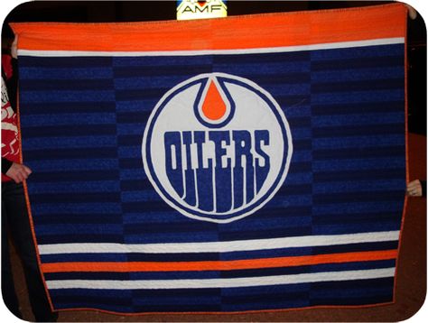 Oilers Front Edmonton Oilers, Diy Sewing Pattern, Sew Easy, Quilt Projects, Quilts Ideas, Parking Lot, Make Things, Chicago Cubs Logo, Quilt Ideas