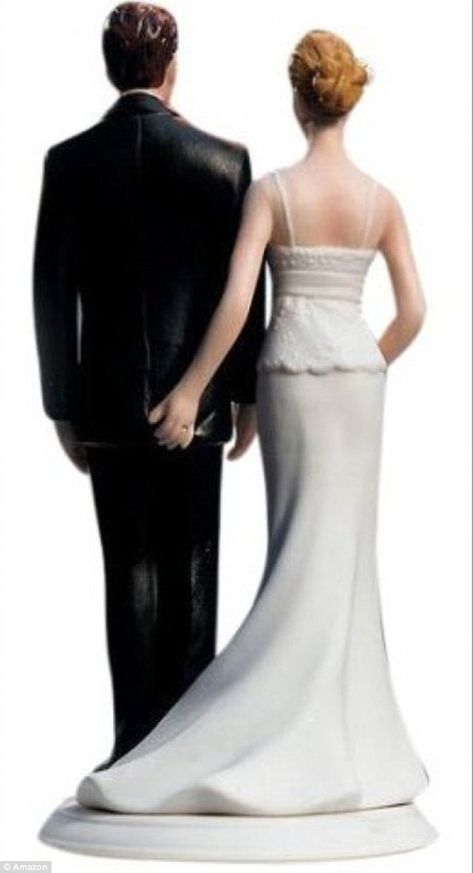 Are these the most inappropriate wedding cake toppers? Bizarre figurines that could send your guests running from the reception Bridal Cake Topper, 25 Anniversary Cake, Funny Wedding Cakes, Funny Wedding Cake Toppers, Wedding Cake Toppers Unique, Renewal Wedding, Wedding Renewal Vows, Wedding Crashers, Wedding Anniversary Cake