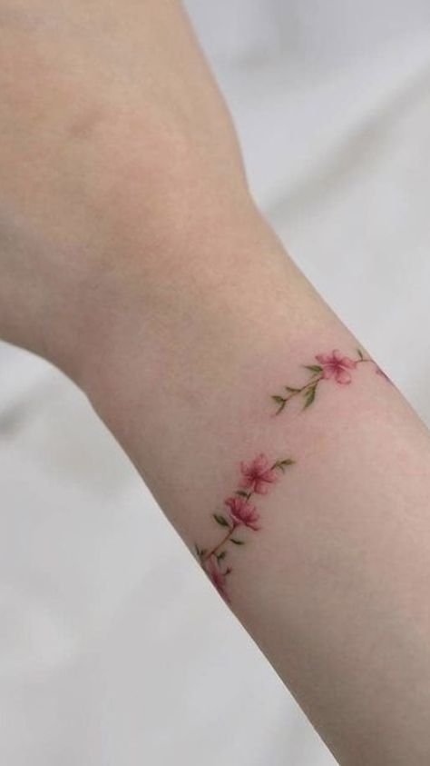 Girl Stomach Tattoos, Sagittarius Tattoo Designs, Unique Small Tattoo, Ankle Tattoos For Women, Cool Wrist Tattoos, Flower Wrist Tattoos, Anklet Tattoos, Cute Tiny Tattoos, Wrist Tattoos For Women