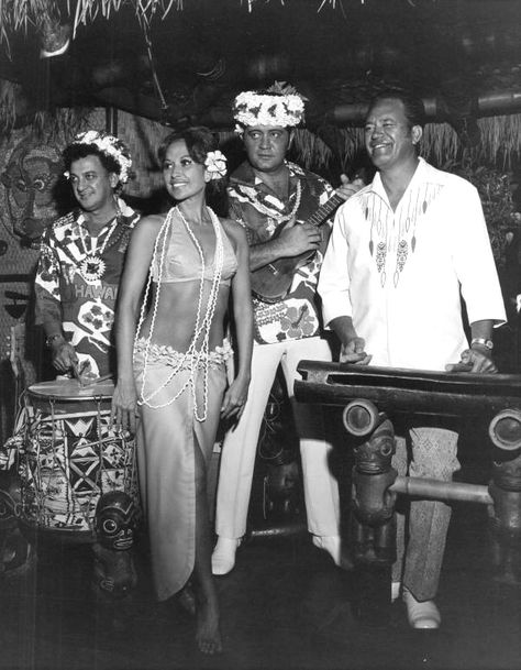 Mirielle Thornton and Polynesian band at Mai-Kai Restaurant. Tiki Artwork, Tiki Wedding, Tiki Fashion, Mai Kai, Tiki Decor, Tiki Bar Decor, Tiki Lounge, Tiki Art, Vintage Tiki