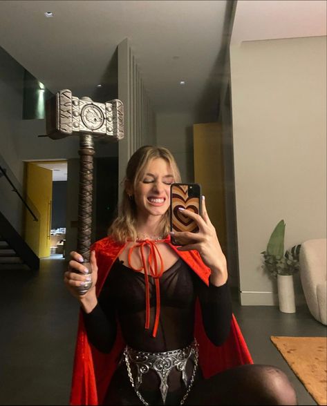 Female Thor Costume, Thor Halloween Costume, Loki Halloween Costume, Thor Halloween, Thor Outfit, Olivia Rouyre, Halloween Costumes For Brunettes, Marvel Halloween Costumes, Superhero Costumes Female