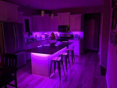 Apartment Decorating Purple, Vibey Apartment Kitchen, Vibey Kitchen, Purple Apartment Decor, Home Gym Ideas Small Workout Rooms, Baddie House Decor, Small Workout Room Ideas, Purple Apartment, Vibey Apartment