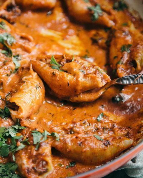 @thechutneylife shared a photo on Instagram: “Veggie Tikka Masala Stuffed Shells! These shells are filled with delicious veggies like mushrooms, poblanos, zucchini,corn, peppers and…” • Aug 19, 2020 at 3:25pm UTC Saucy Pasta, Zucchini Corn, Spaghetti Meatballs, Delicious Veggies, Chicken Spaghetti, Spaghetti And Meatballs, Pasta Dish, Tikka Masala, Stuffed Shells