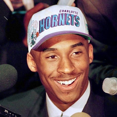 David • Kobe’s Disciple on Instagram: “It’s kind of surreal to see, right? Kobe in the Hornets cap always looks weird. 🤣⁣ ⁣ #kobebryant #kobe #blackmamba #nbadraft #draftday…” Kobe Bryant Poster, Draft Day, Streetwear Hats, Sneaker Posters, Nba Sports, Nba Draft, Basketball Legends, Charlotte Hornets, Basketball Pictures