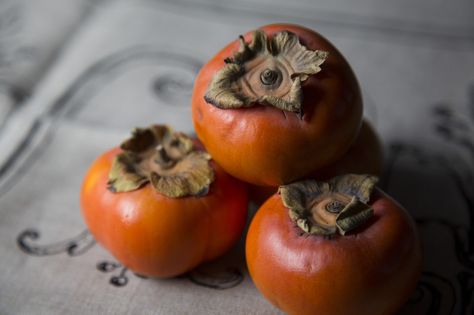 This recipe is a Christmas favorite of mine and I think you'll enjoy it too. If you don't already know, be sure your persimmons are ripe. An unripe persimmon i Persimmon Pudding, Persimmon Fruit, Did You Eat, Healthy Benefits, Healing Food, Health Conditions, Chinese Medicine, Persimmon, Trifle