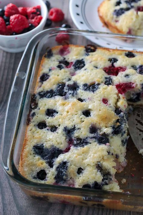 Strawberry Blueberry Cake, Fresh Berry Cake, Harvest Moon Light Of Hope, Mixed Berry Cake, Berry Cake Recipe, Cake Rolls, Cake Mug, Berry Breakfast, Berry Berry