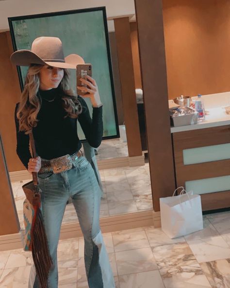 Nfr Outfits, Cute Cowgirl Outfits, Casual Country Outfits, Cowgirl Style Outfits, Fest Outfits, Southern Outfits, Country Style Outfits, Western Wear Outfits, Looks Country