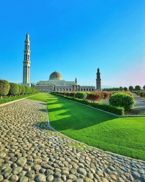 Oman Mosque, Architectural Aesthetic, Sultan Qaboos Grand Mosque, Beautiful Mosque, Galleria Mall, Sultan Qaboos, Muscat Oman, Natural Skin Care Remedies, Beautiful Mosques