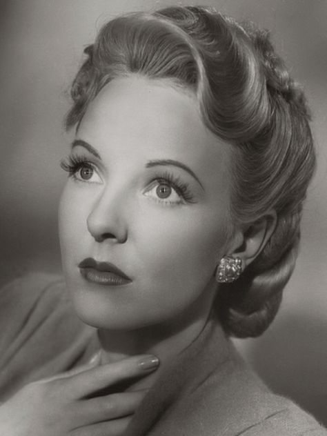 Anna Lee late in her career portrayed the lovely Lila Quartermaine on General Hospital. 1940s Actresses, Famous Actresses, Anna Lee, Classic Cinema, John Ford, Classic Movie Stars, Classic Actresses, Film Stars, Domain Hosting