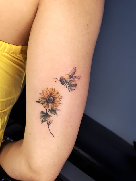 Sunflower And Bumble Bee Tattoo, Sunflower Bumble Bee Tattoo, Bumblebee Tattoos For Women, 2 Bees Tattoo, Bee Back Tattoo, Bee And Flower Tattoo Ideas, Cute Bee Tattoos For Women, Sunflower Bee Tattoo Design, Sunflower Tattoo With Bee