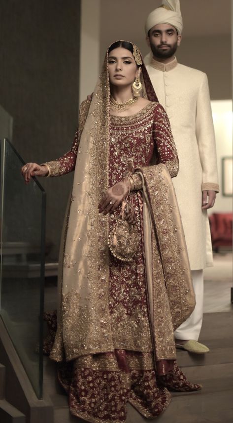 Dupatta Setting, Bridal Gharara, Tissue Dupatta, Red Bridal Dress, Shadi Dresses, Bridal Dupatta, Pakistani Formal Dresses, Desi Wedding Dresses, Asian Bridal Dresses