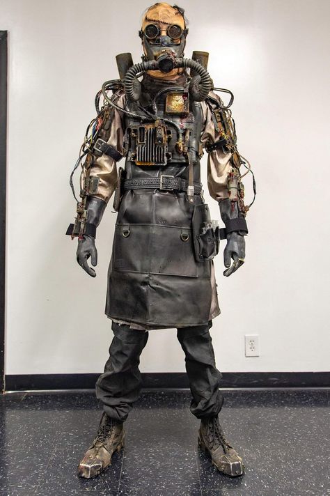 Post Apocalyptic Scientist, Post Apocalyptic Clothes, Salvage Punk, Mutant Design, Outfit Drawing Ideas, Apocalypse Armor, Apocalyptic Outfit, Post Apocalyptic Outfit, Apocalyptic Costume