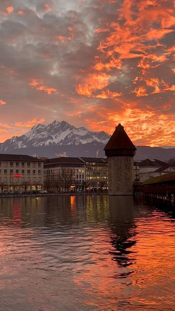 Helen Swiss🇨🇭| Amazing Travel Experiences on Instagram: "📍Breathtaking Sunset, Luzern🇨🇭😍❤️⁣ .⁣ .⁣ .⁣ .⁣ .⁣ #cold #hiking #landscapephotography #luzern #myswitzerland #nature #naturegram #naturelife #naturelover #naturephoto #naturephotos #naturepics #schweiz #snowday #snowflakes #suisse #swiss #swissalps #swissmountains #switzerland #switzerland_vacations #switzerlandpictures #switzerlandwonderland #switzerland🇨🇭 #visitswitzerland #winteriscoming #wintertime #winterwonderland #lucerne #zürich" Switzerland Sunset, Swiss Summer, Luzern Switzerland, Visit Switzerland, Travel Places, Amazing Travel, Lucerne, Swiss Alps, Winter Is Coming