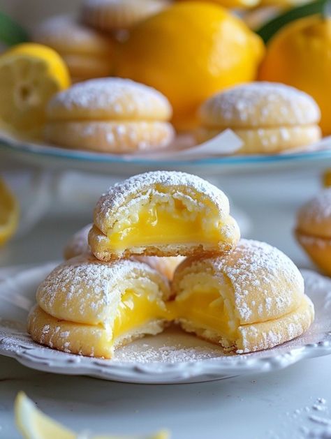 Here’s a recipe to make these delightful lemon cookies filled with lemon custard and limoncello International Baked Goods, Lemon Pastry Recipes, Stuffed Lemon Cookies Recipe, Lemon Filled Cookies, Lemon Baked Goods, Easy Fall Party Food, Lemon Recipes Dessert, Fall Party Food Ideas, Lemon Custard Cake