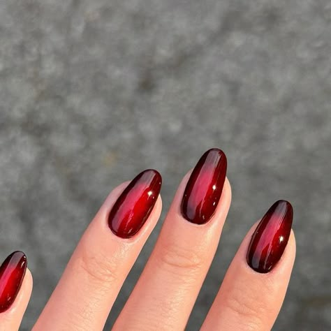 Sarah Haidar on Instagram: "vampy aura nails ~ 🥀🖤  tuto for this was posted last week ! used @opi maraschino cheer-y & black onyx 🫶   #nails #nailsart #naildesign #auranails #spongenailart #fallnails #halloweennails #diynails #rednails #vampirenails #nailinspo" Cool Autumn Nails, Dark Red Chrome Nails Almond, Autumn Aura Nails, Dark Red Aura Nails, Painting Nails Aesthetic, Aura Nails Black, Aura Nails With Chrome, Black Rose Nails, Aura Chrome Nails