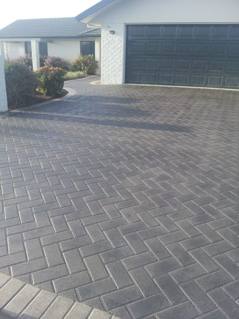 Block Paving Driveway Patterns, Different Driveway Materials, Grey Brick Driveway, Front Paving Ideas, Cobble Driveway Ideas, Herringbone Driveway Pavers, Drive Way Paving, Paving Ideas Outdoor Driveway, Large Paver Driveway