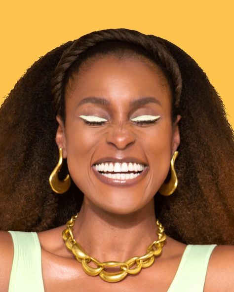 Issa Rae Style, Issa Rae Hairstyles, Feminine Spirituality, Afro Natural, Curly Clip Ins, Issa Rae, Cosmopolitan Magazine, Black Hollywood, Instyle Magazine