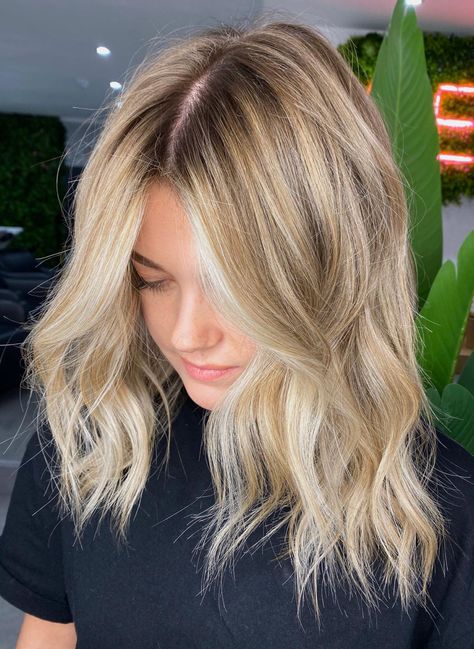 Beach Blonde Balayage Dark Roots, Midi Blonde Hair, Summer Blonde Balayage Dark Roots, Beach Blonde Balayage, Dark Roots Blonde Hair Balayage, Dirty Blonde Hair With Highlights, Balayage Brunette To Blonde, Beauty Works Hair Extensions, Midi Hair