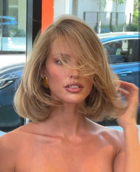 Old Money Hair Blonde, Short Old Money Hair, Old Money Blonde Short Hair, Old Money Bob Haircut, Old Money Aesthetic Hair, Old Money Bob Hair, Old Money Short Hair, Old Money Bob, Old Money Hair Color