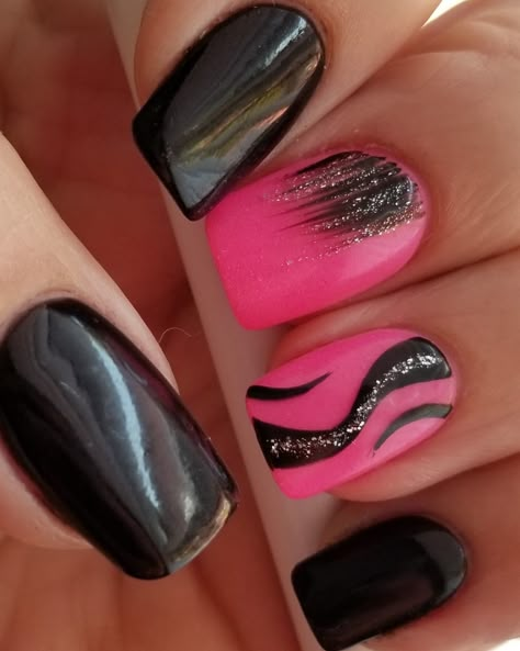 Ombre Nails 2023, Docks On The Lake, Hot Pink And Black Nails, Mani Pedi Colors, Simple Nail Polish, Pedi Colors, Painted Nail Designs, Pink And Black Nails, Black Marble Nails