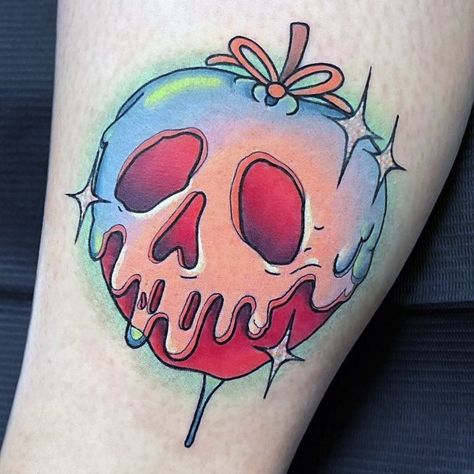 Halloween Tattoo Designs, Snow White Tattoos, Snow White Poison Apple, Apple Tattoo, Best Tattoo Ever, Wicked Tattoos, Poison Apple, Intricate Tattoo, Geniale Tattoos