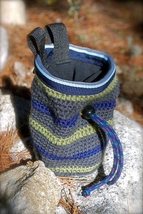 I made this crocheted chalk bag! Climbing Chalk Bag Pattern, Crochet Chalk Bag, Chalk Bag Pattern, Crochet Totes, Rock Climbing Chalk Bag, Bag Free Pattern, Climbing Chalk Bag, Knit Bags, Climbing Chalk