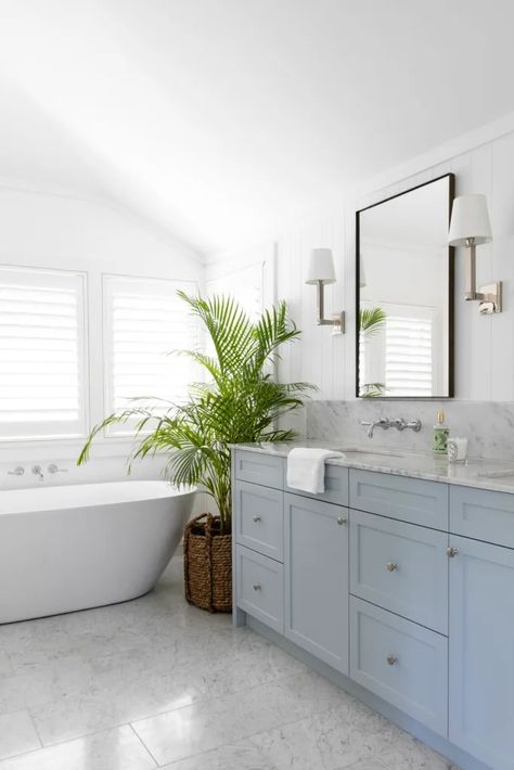 7 Of The Best Ensuite Designs To Inspire Your Next Renovation | Home Beautiful Hamptons Ensuite, Hamptons Coastal Style, Bathroom Hamptons, Hamptons Bathroom, Hamptons Design, Small Bathroom Styles, Timber Sliding Doors, Ensuite Design, Hamptons Style Home