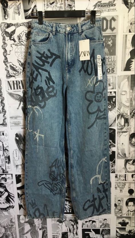 Custom Jeans Diy, Bleaching Clothes, Diy Pants, Bleached Jeans, Upcycle Clothes Diy, Fashion Design Patterns, Custom Jeans, Painted Jeans, Diy Fashion Clothing