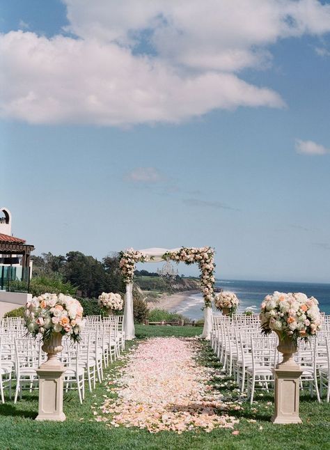 Outside Wedding Ceremonies, Fairytale Disney, Aisle Runners, Wedding Arches, Garden Weddings Ceremony, Wedding Aisle Decorations, Wedding Abroad, Deco Decor, Ceremony Wedding