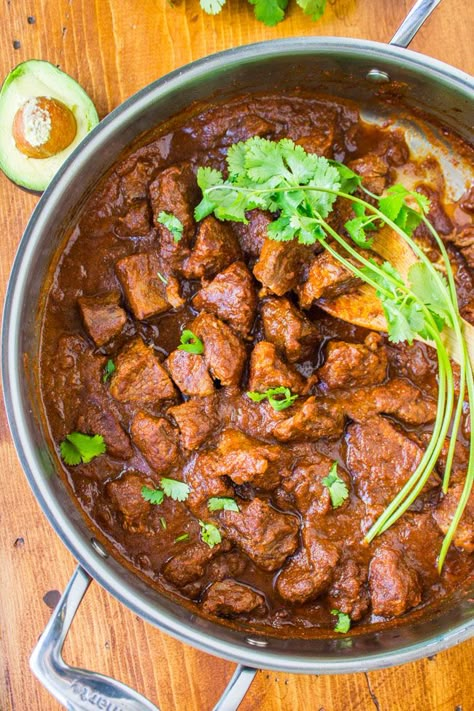 Traditional Tejano Carne Guisada from The Food Charlatan Mexican Carne Guisada Recipe, Carne Guisada Recipe Slow Cooker, Mexican Carne Guisada, Guisada Recipe, Recipe Slow Cooker, The Food Charlatan, Carne Guisada, Food Charlatan, Hispanic Food