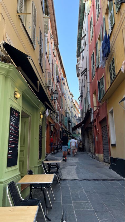 Dans les ruelles du vieux Nice South Europe, Nice Trip, South France, Story Aesthetic, Euro Summer, Nice France, Strasbourg, French Riviera, South Of France