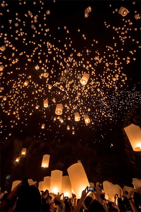 Lanterns In The Sky, Flying Lanterns, Floating Lanterns, Sky Lanterns, Floating Lights, Lantern Festival, Festival Of Lights, Photo Essay, Festival Lights