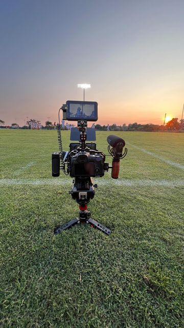 Football Photographer Aesthetic, Sports Photography Aesthetic, Sports Photographer Aesthetic, Sports Videography, Communications Major, Photography Job, Sports Journalism, Photographer Aesthetic, Field Camera