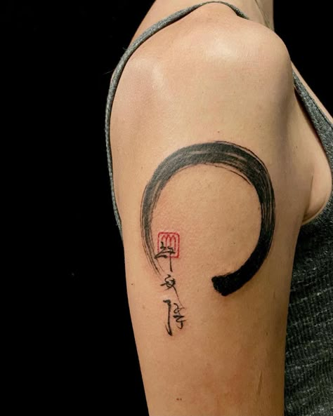 Tattoos For Men Japanese, Small Japanese Tattoo Men, Japanese Tattoo Art Symbols, Japanese Art Symbols, Round Arm Tattoo, Taoist Tattoo, Kanji Tattoo Men, Enzo Circle Tattoo, Zen Tattoo Men