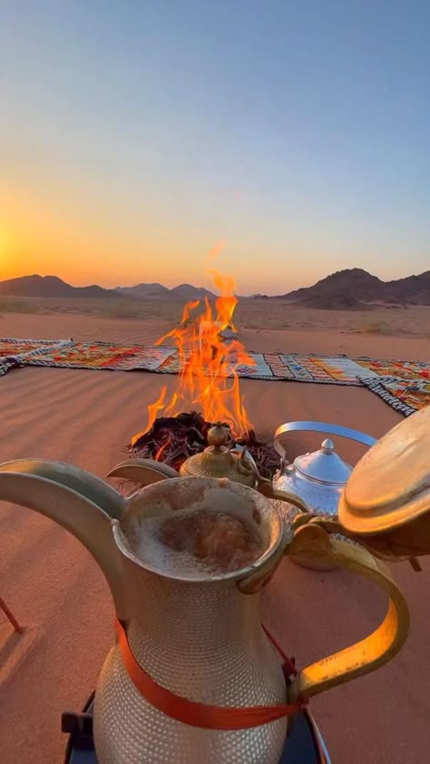 Arabian Nights Aesthetic, Saudi Arabia Culture, Moroccan Mint Tea, Desert Aesthetic, Deserts Of The World, Desert Travel, Arab Culture, Architecture Design Sketch, Desert Life