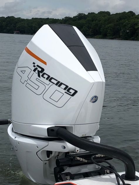 VIDEO: Mercury Racing puts the 450R through its paces. The new engine has the best power-to-weight ratio among outboards. Centre Console Boat, Outboard Boat Motors, Mercury Outboard, Mercury Marine, Outboard Boats, Classic Wooden Boats, Electric Boat, Fast Boats, Bass Boat