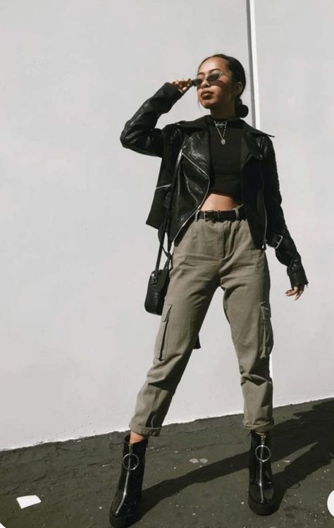 40+ Seriously Stylish Cargo Pants Outfit Ideas for Women in 2022 | La Belle Society Leather Cargo Pants Outfit, Cargo Outfits Women, Women Cargo Pants Outfit, Cargo Pants Outfit Ideas, Cargo Pants Women Outfit, Green Cargo Pants Outfit, Pant Outfits For Women, Leather Cargo Pants, Khaki Pants Outfit